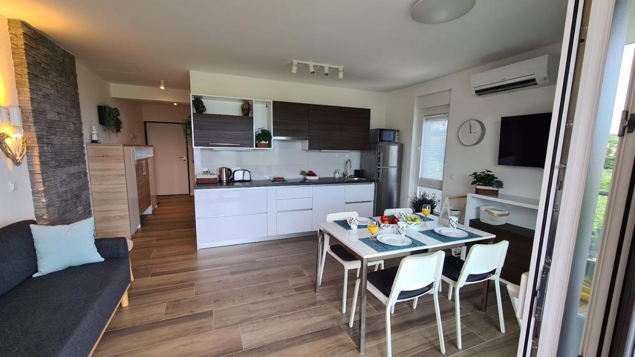 Vila Primorka Apartmani Oleander Šilo Екстериор снимка